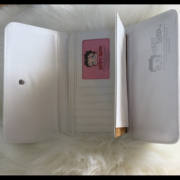 NEW!💋🍒Classic Betty Boop💋 Embroidered Wallet - Picture 5 of 5